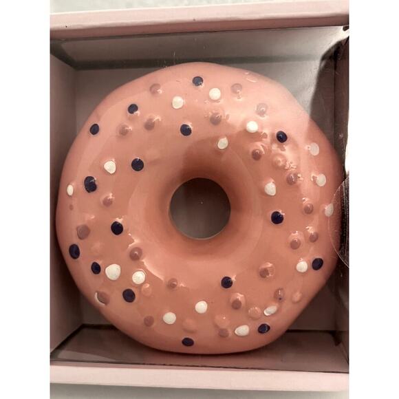 Cupcakes and Cashmere Ceramic Decor Donuts LOVE XOXO and Sprinkles Valentines - Picture 3 of 4